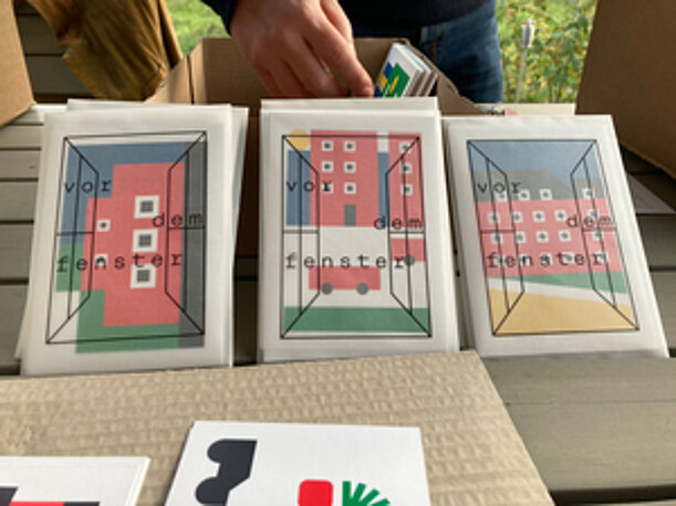 Postkarten „vor dem fenster“ aus der Kunstausstellung im Lockdown