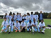 Fußballmannschaft der StS Wilhelmsburg in hellblauen Trikots zur Elbinselliga
