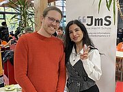 Journalistin Hanin Kleemann und Oberstufenkoordinator Christopher Fendler beim News-Tag