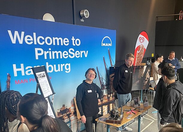 Messestand von MAN PrimeServ Hamburg bei der Ausbildungs- und Anschlussmesse