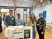 Daniel Sanders mit Masoud, Phelina und Susanne am Stand der Joblinge