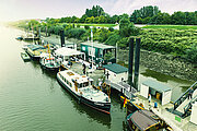 Schiffe und Anleger im Spreehafen Wilhelmsburg von oben